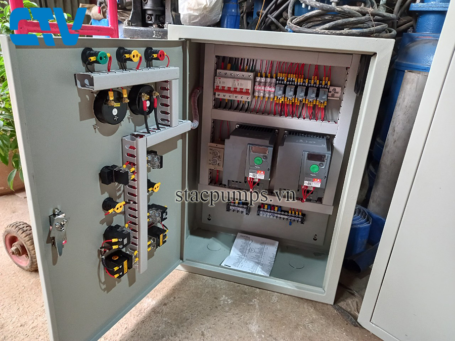 Tủ điện điều khiển máy bơm nước bằng biến tần